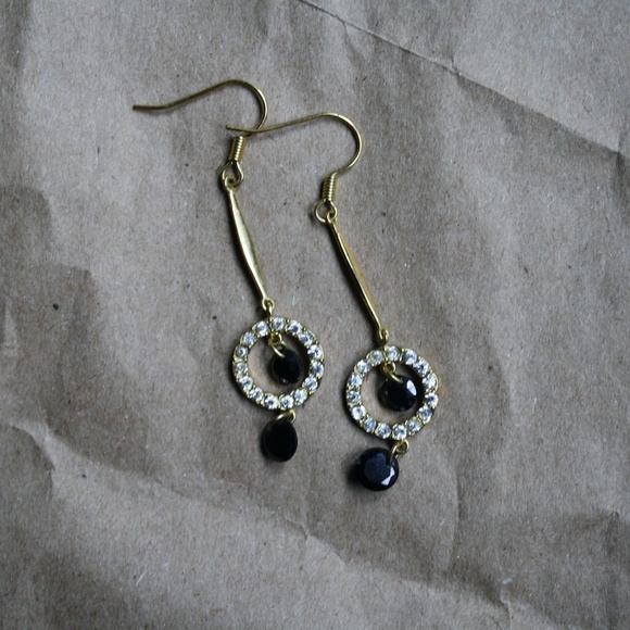 VINTAGE PENDANT EARRINGS - BLACK BEADING - Picture 1 of 6